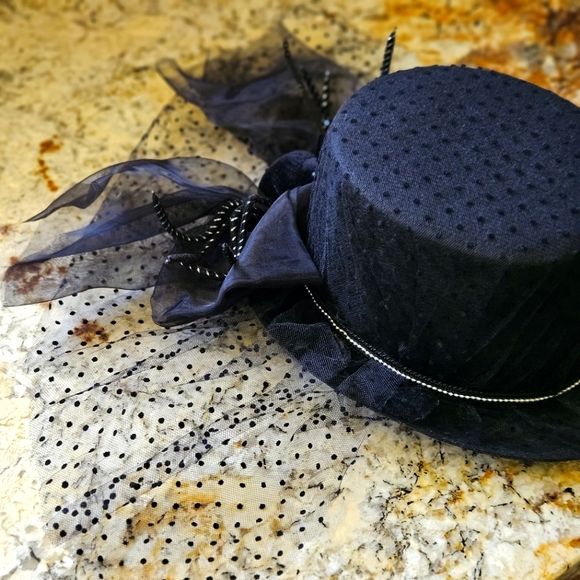 Cool Hat with Steampunk Vibes - Picture 7 of 9